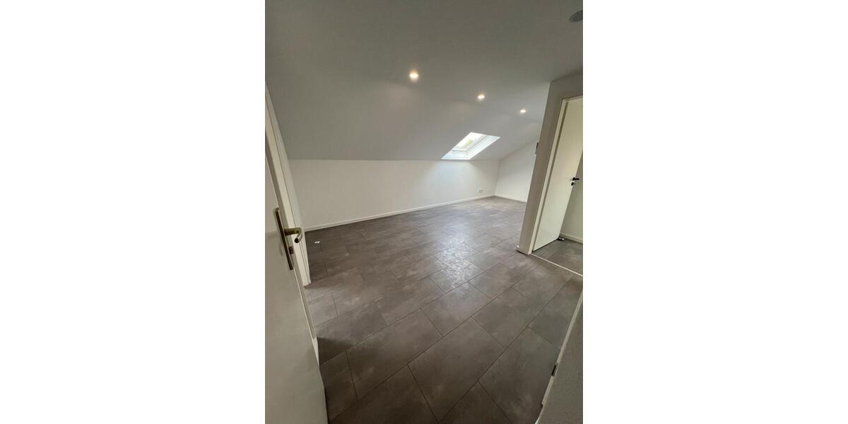 Dachgeschoßwohnung Neuss - 2 Zimmer, 65 m&sup2;, 760&euro; | Angebot:25391577