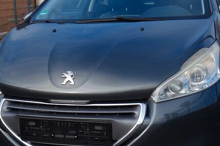 Peugeot 208 176.854 km 2.650 &euro; Troisdorf 53840