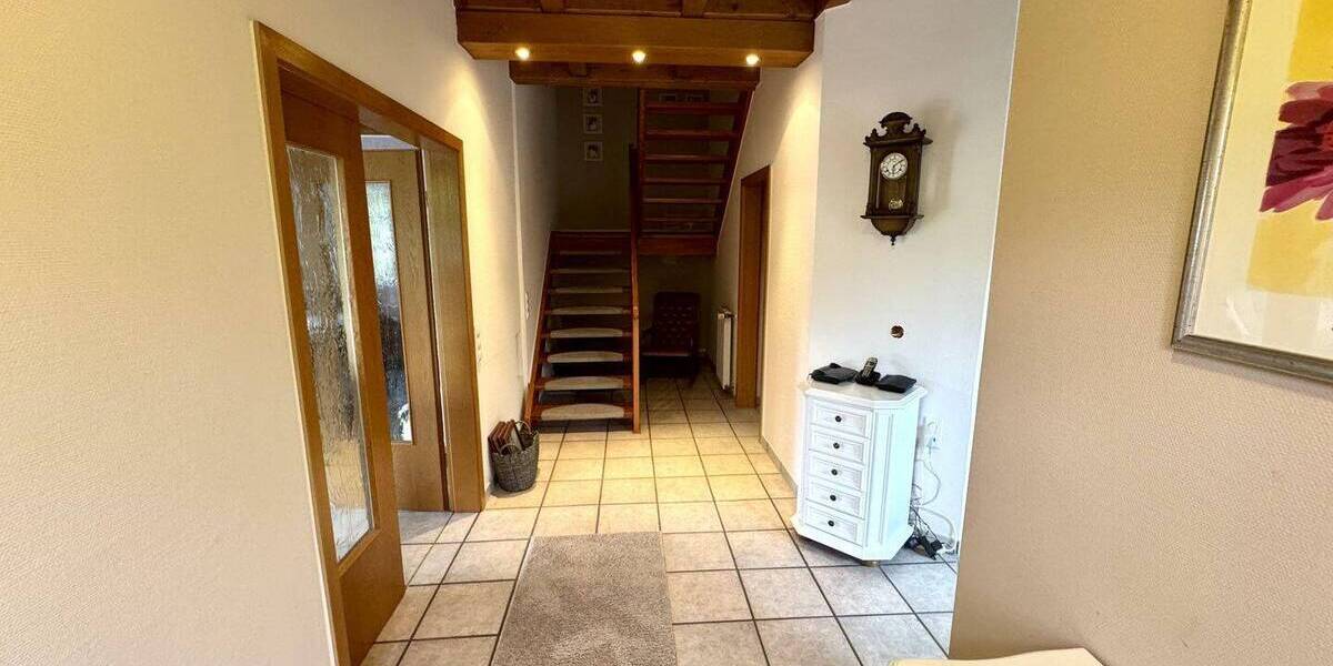 Großes Einfamilienhaus mit Einliegerwohnung in Leverkusen - Quettingen 6 zimmer