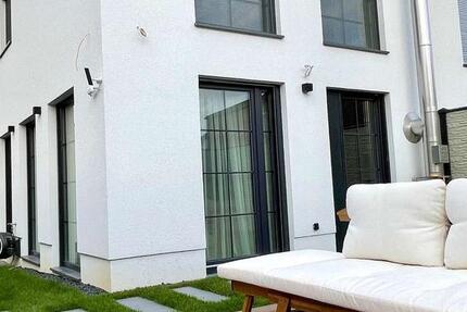 Luxuriöse Doppelhaushälfte mit Smart-Home-System, Alarmanlage, Kamin, Garten, - möbliert zur Miete 5 zimmer