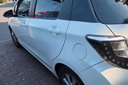 Toyota Yaris 125.571 km 11.000 &euro; Leverkusen 51373