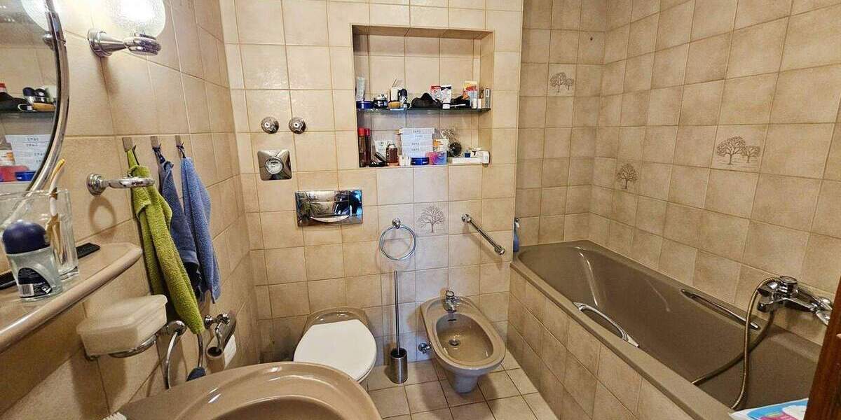 Großzügiges Zweifamilienhaus in bevorzugter Lage von Leverkusen-Lützenkirchen 8 zimmer