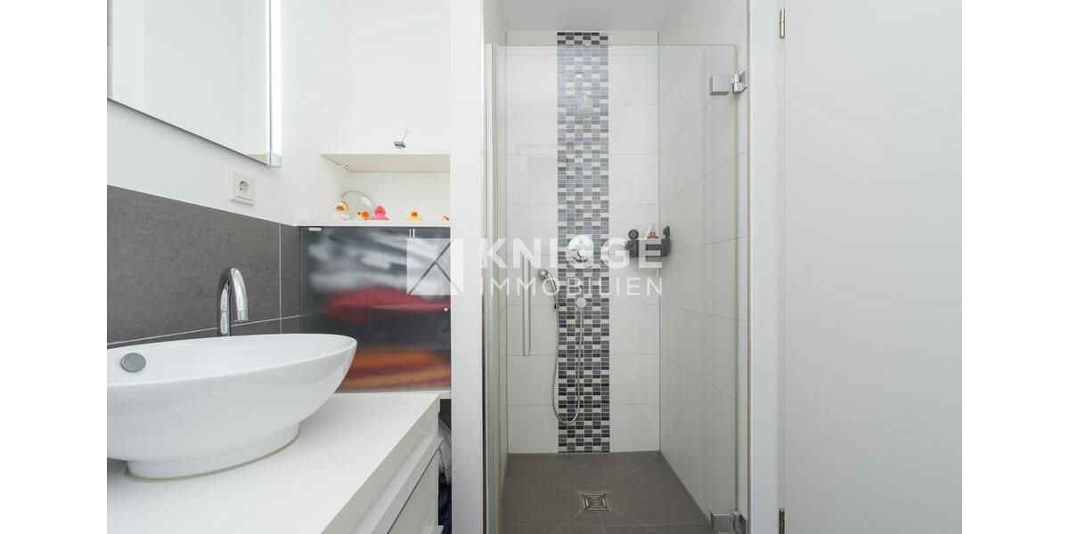 +++ 3439 - Architekten-Penthouse in begehrter Villenlage von GL-Hebborn +++ 4 zimmer