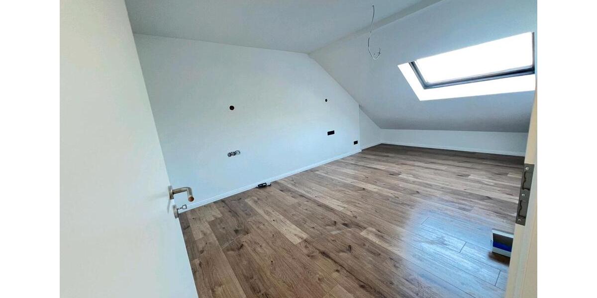 Dachgeschoßwohnung Brühl - 3 Zimmer, 54 m&sup2;, 870&euro; | Angebot:26411501