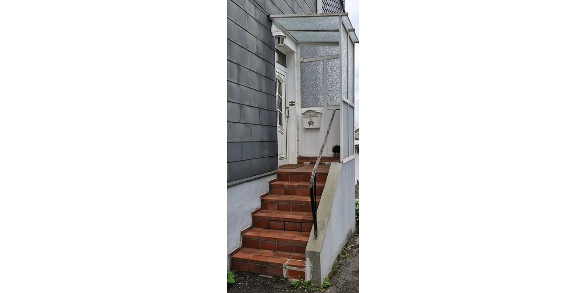 Doppelhaushälfte mit Garagenhof und kleinem Garten in Remscheid-Lennep zimmer