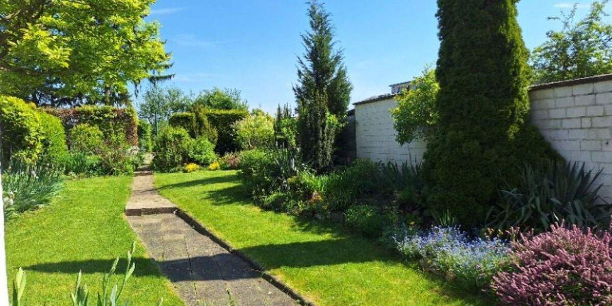 schönes, ruhig gelegenes Einfamilienhaus mit großem Garten zu verkaufen! 7 zimmer