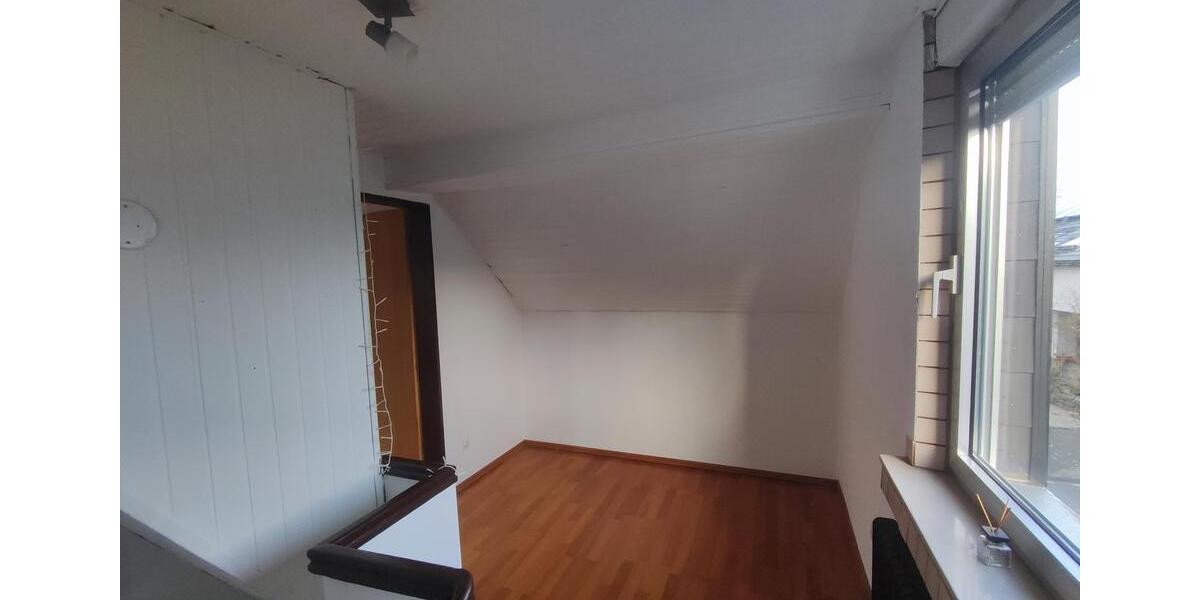 Einfamilienhaus Solingen Aufderhöhe - 5 Zimmer, 148 m&sup2;, 1.150&euro; | Angebot:26326630