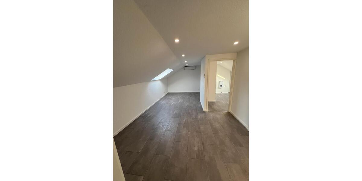 Dachgeschoßwohnung Neuss - 2 Zimmer, 65 m&sup2;, 760&euro; | Angebot:25391577