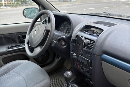 Renault Clio 212.000 km 720 &euro; Köln 50823