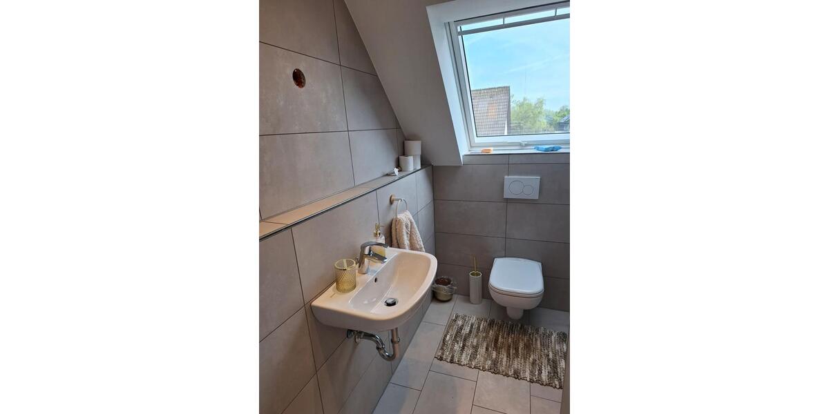 Dachgeschoßwohnung Langenfeld (Rheinland) - 2 Zimmer, 70 m&sup2;, 1.200&euro; | Angebot:26214129