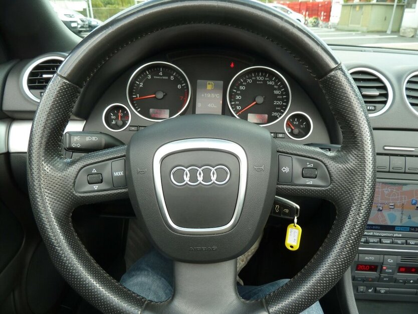 Audi A4 Cabrio 1.8 T Leder E-dach Navi kl. Mängel 161.000 km 4.900 € Ratingen 40885