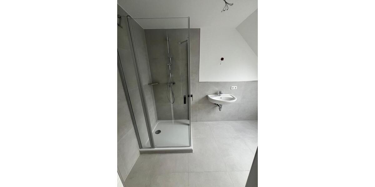 Dachgeschoßwohnung Solingen Central - 4 Zimmer, 80 m&sup2;, 750&euro; | Angebot:26135864