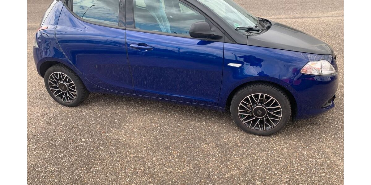 Lancia Ypsilon 98.314 km 4.300 € Köln 50767