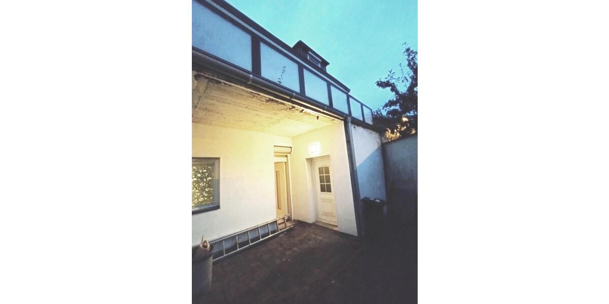 Wohn- und Geschäftshaus in Köln-Hochkirchen - gleichermaßen interessant für Eigennutzer und Kapitalanleger 12 zimmer