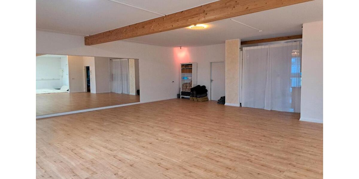 Heller, großzügiger Raum in Wesseling zimmer