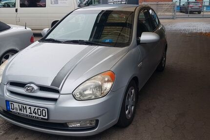 Hyundai Accent 110.000 km 2.799 &euro; Düsseldorf 40231
