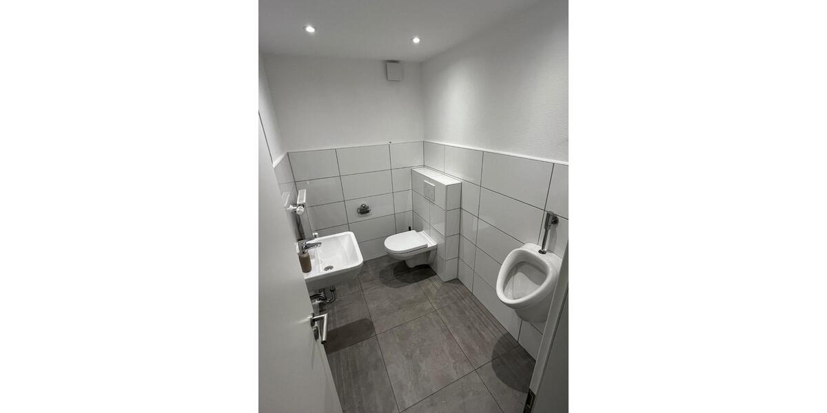 Büroräume mit Lagerhalle und Parkplätzen in Grevenbroich zimmer