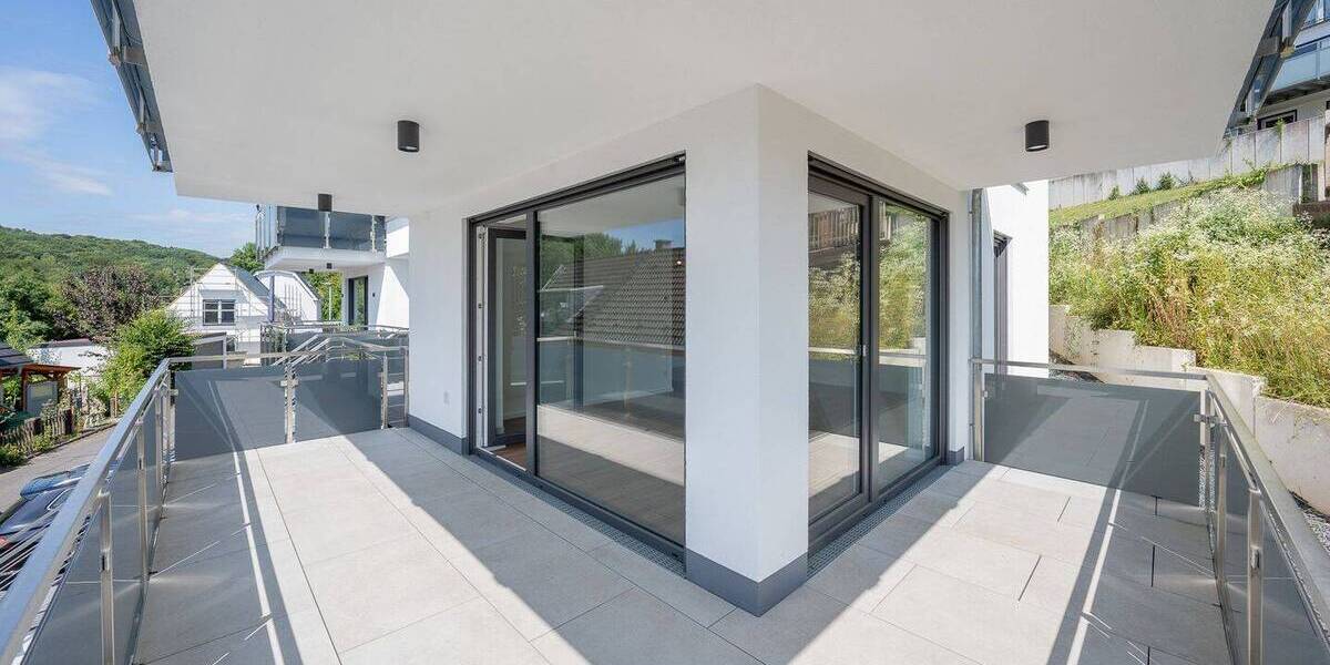 Architektur trifft Achtsamkeit: Stilvolle Etagenwohnung mit Bergblick, Terrasse & grüner Technik 3 zimmer