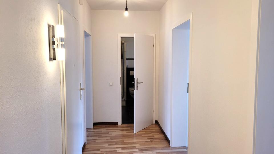 Helle, frisch renovierte 3-Zimmer-Wohnung, großer Balkon in Zons 3 zimmer