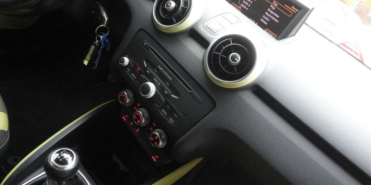 Audi A1 ambition 1,2 TFSI Klimaautom.SHZ PDC Alu17 105.000 km 7.390 &euro; Neuss 41462