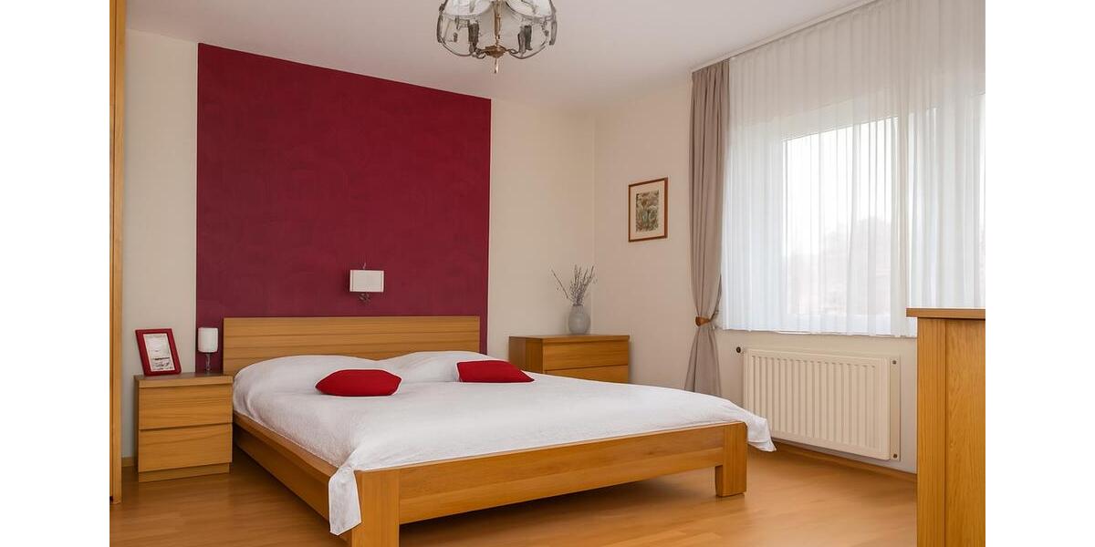 3 Zimmer Wohnung mit Fenster im Bad und im Gäste WC inkl. kostenfreiem Spitzboden 3 zimmer