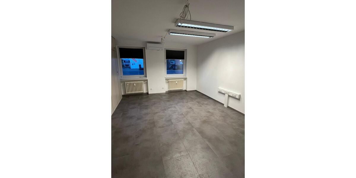 Büroräume mit Lagerhalle und Parkplätzen in Grevenbroich zimmer