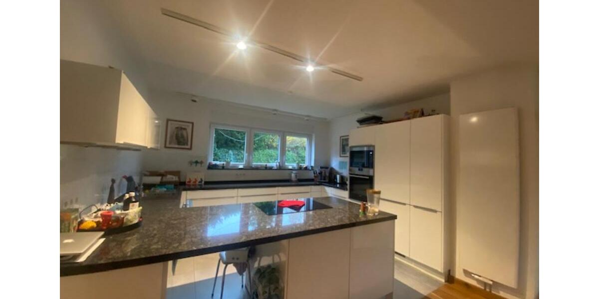 MODERNES HELLES HAUS IN DÜSSELDORF - LUDENBERG MIT EINBAUKÜCHE - 6 zimmer