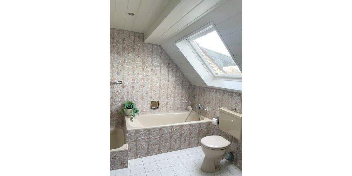 Massives Wohnhaus (DHH) auf großzügigem Grundstück in ruhiger Lage von Dormagen - Nievenheim 3 zimmer