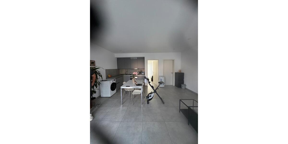 Top renoviertes EG- Apartment mit separatem Eingang & Terrasse 2 zimmer