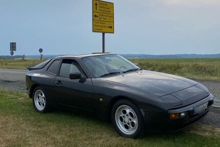 Porsche 944