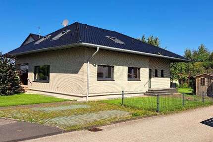 Haus Kürten - 6 Zimmer, 224 m&sup2;, 2.100&euro; | Angebot:27475729