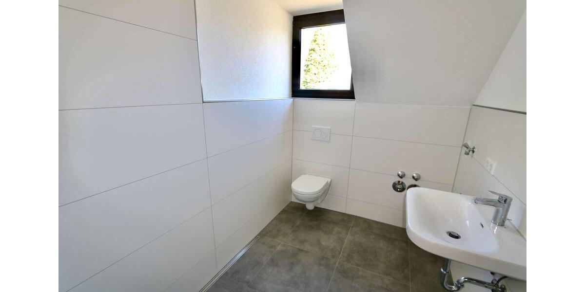 Dachgeschoßwohnung Overath - 3 Zimmer, 90 m&sup2;, 855&euro; | Angebot:25506990