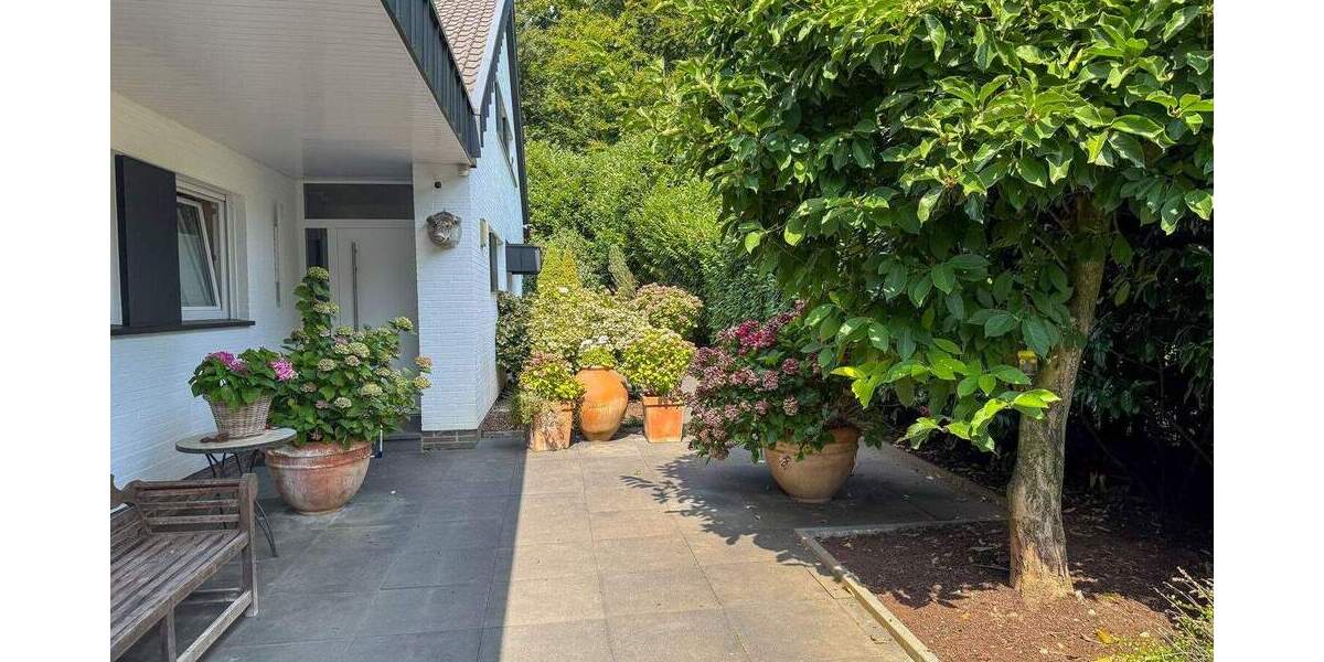 Luxuriöses Einfamilienhaus mit außergewöhnlichem Raumkonzept in Bestlage von Neuss-Selikum 9 zimmer