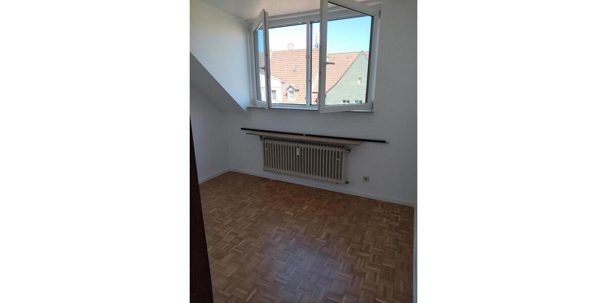 Dachgeschoßwohnung Hilden - 3 Zimmer, 120 m&sup2;, 1.900&euro; | Angebot:26336396