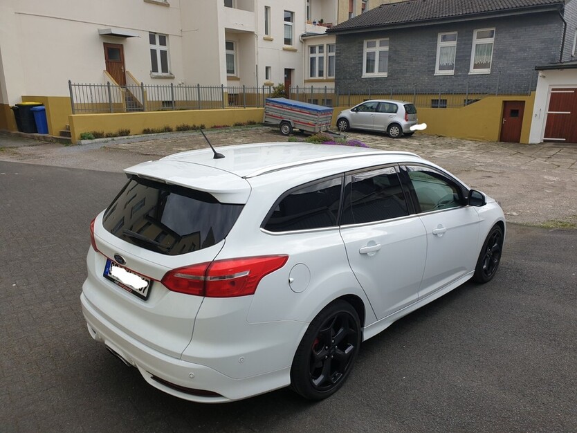 Ford Focus 106.000 km 14.950 € Solingen 42651