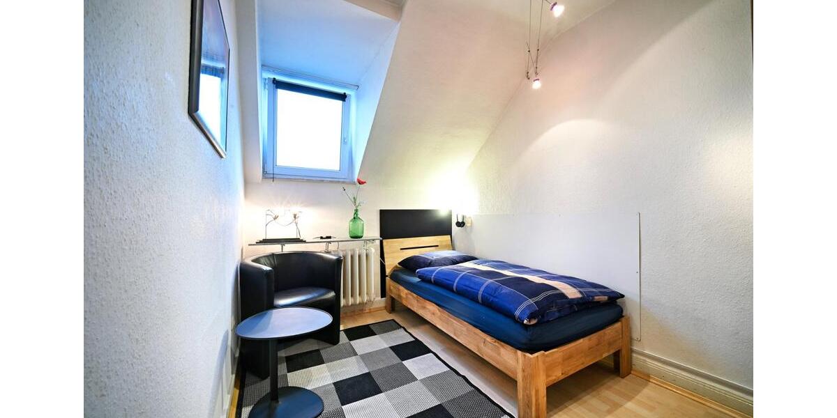 Dachgeschoßwohnung Brühl - 3 Zimmer, 30 m&sup2;, 695&euro; | Angebot:24837951