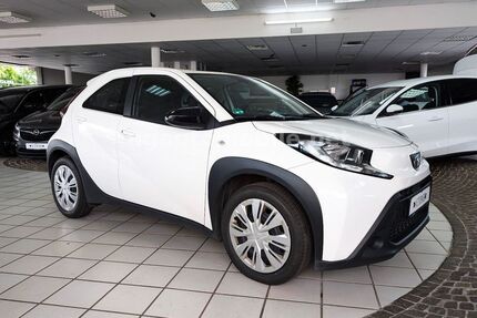 Toyota Aygo (X) 96.300 km 12.199 &euro; Hilden 40721