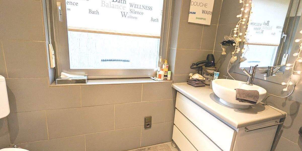 Gepflegtes 1-2-Familienhaus mit Palmengarten und Garage sucht nette Eigentümer 7 zimmer