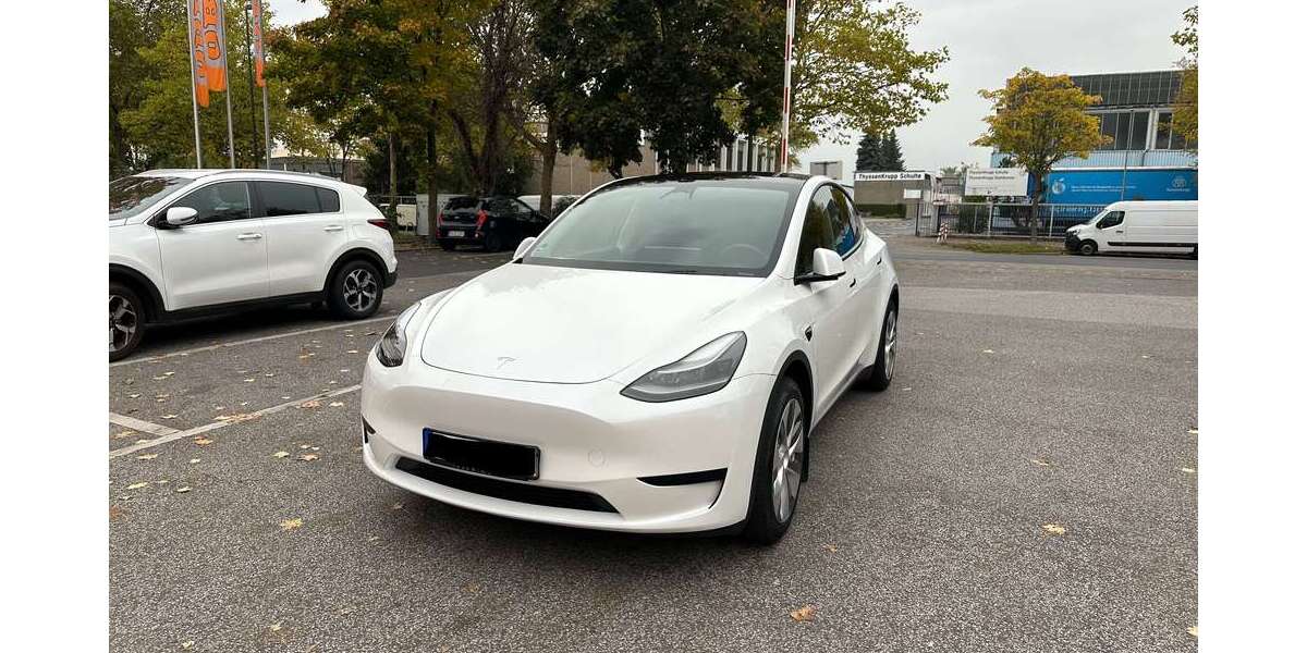 Tesla Model Y 44.000 km 40.450 &euro; Düsseldorf 40237