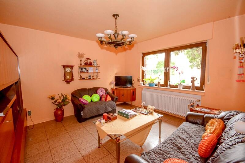 Einfamilienhaus mit sehr großem Grundstück und Lagerhalle in Fischenich 5 zimmer