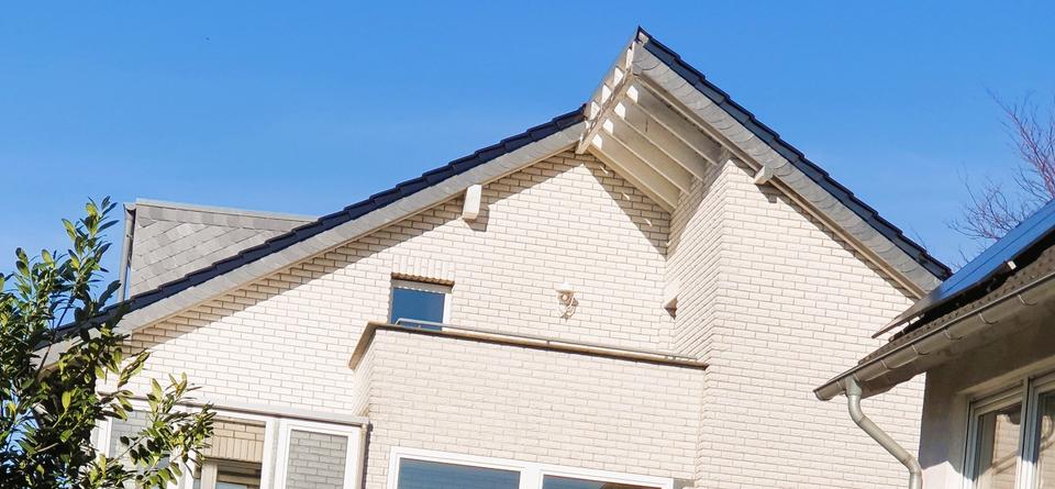 Schöne Dachgeschosswohnung mit Kamin und Terrasse 3 zimmer