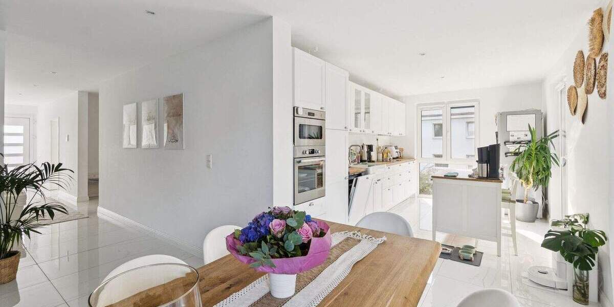 Düsseldorf ganz nah: Hochwertige DHH mit 2 WE, Garten, Garage u. 2. Stellplätzen 8 zimmer