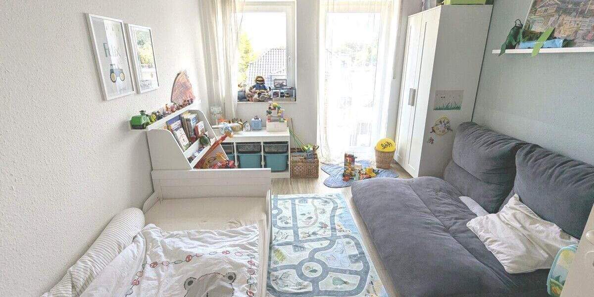 Top-Wohnung mit Aufzug, Klima, Balkon, Dachterrasse und Pkw-Stellplatz in Grevenbroich 4 zimmer