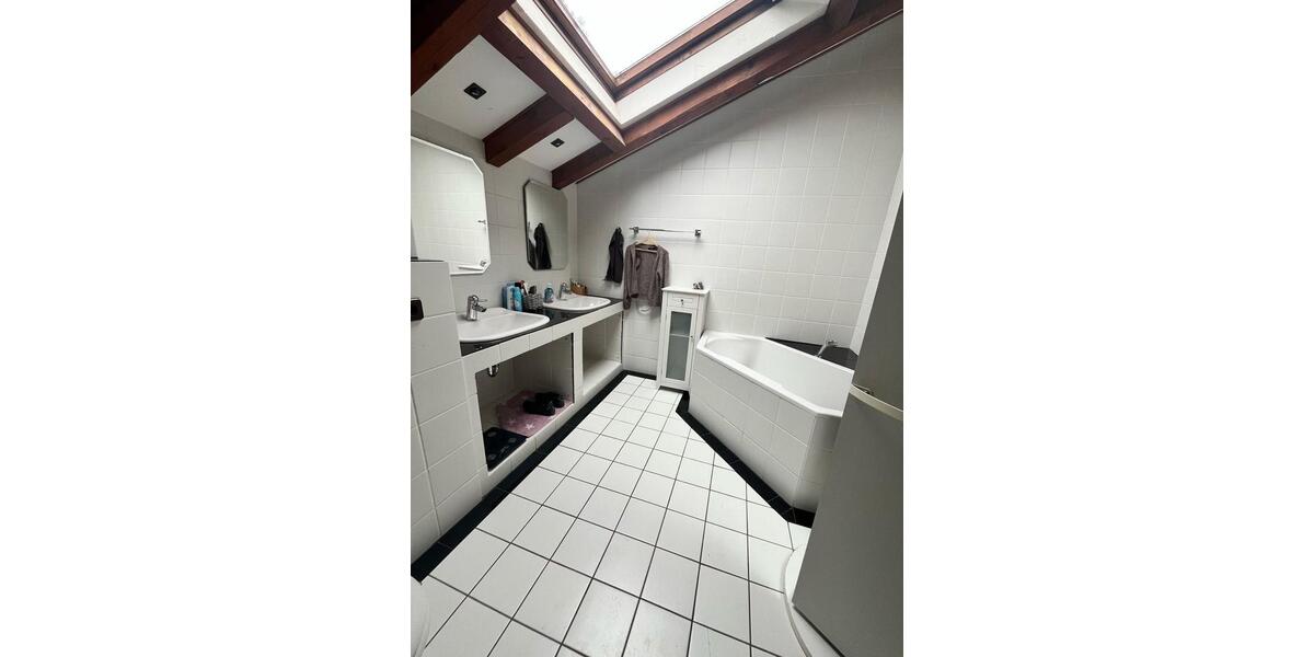 Dachgeschoßwohnung Burscheid - 3 Zimmer, 90 m&sup2;, 1.010&euro; | Angebot:25378677