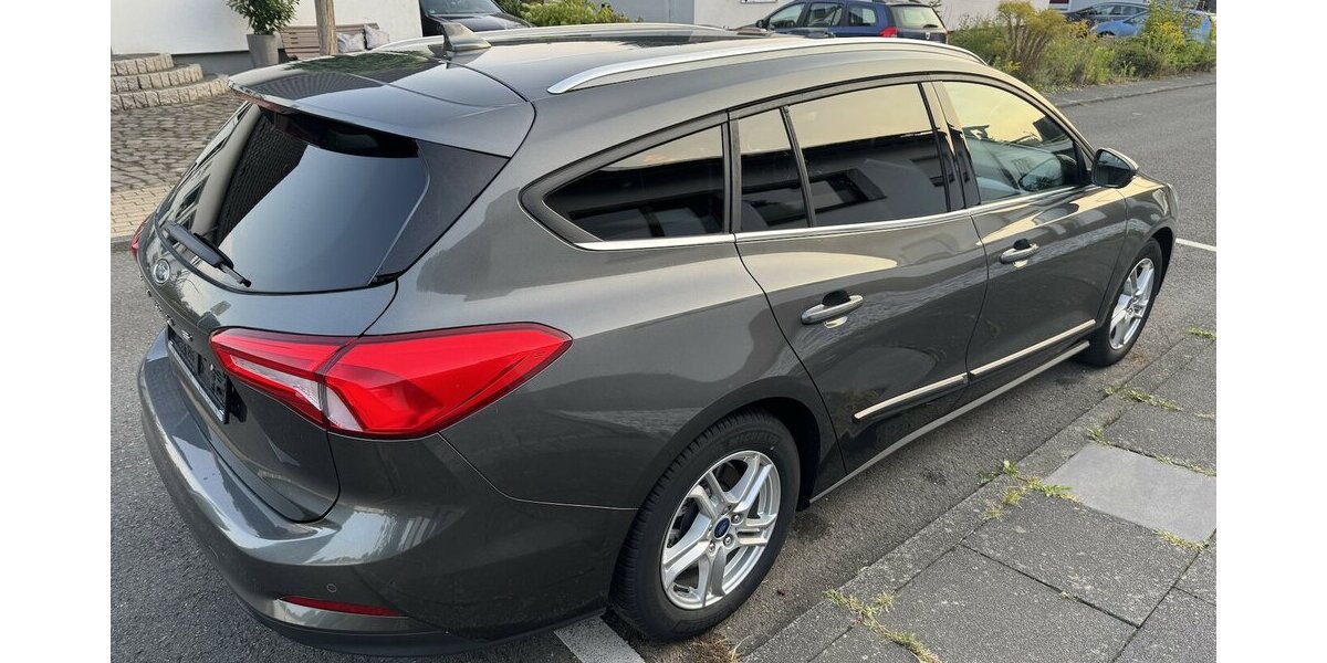 Ford Focus Navi+Temp+Sitzh+Spurh+CarPlay+6xServ+1H+E6 93.000 km 11.250 &euro; Erftstadt 50374