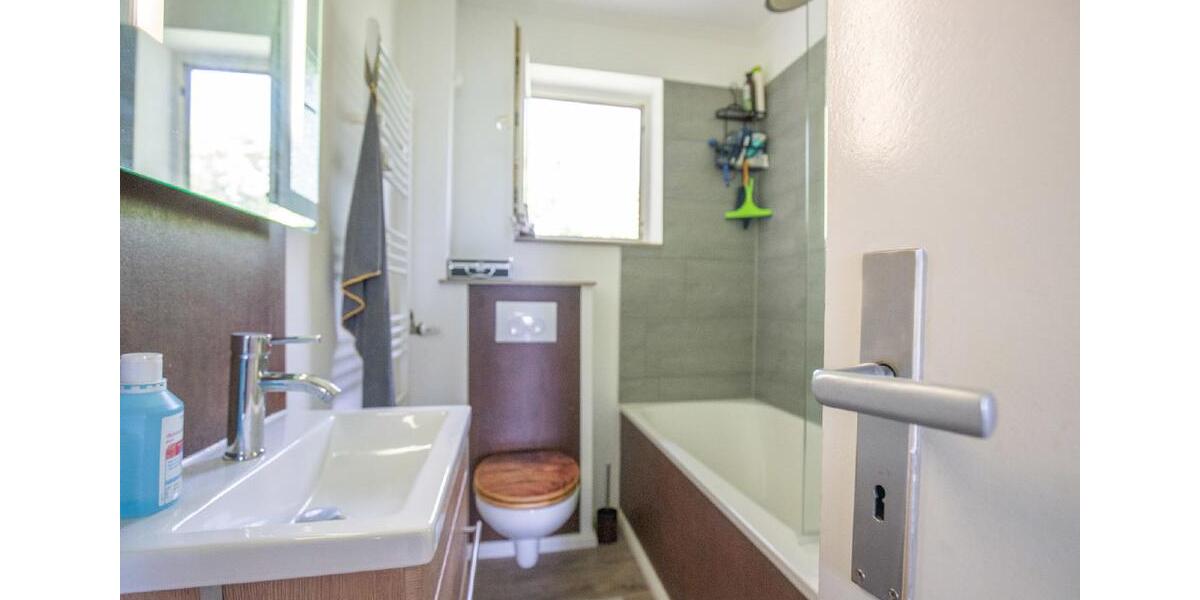 Vollmöblierte 2-Zimmer-Wohnung mit Balkon in zentraler Lage von Neuss-Furth 2 zimmer