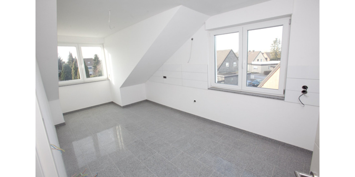 Neuwertige 3 Zimmer DG-Wohnung inkl. Einbauküche in GV-Südstadt 3 zimmer
