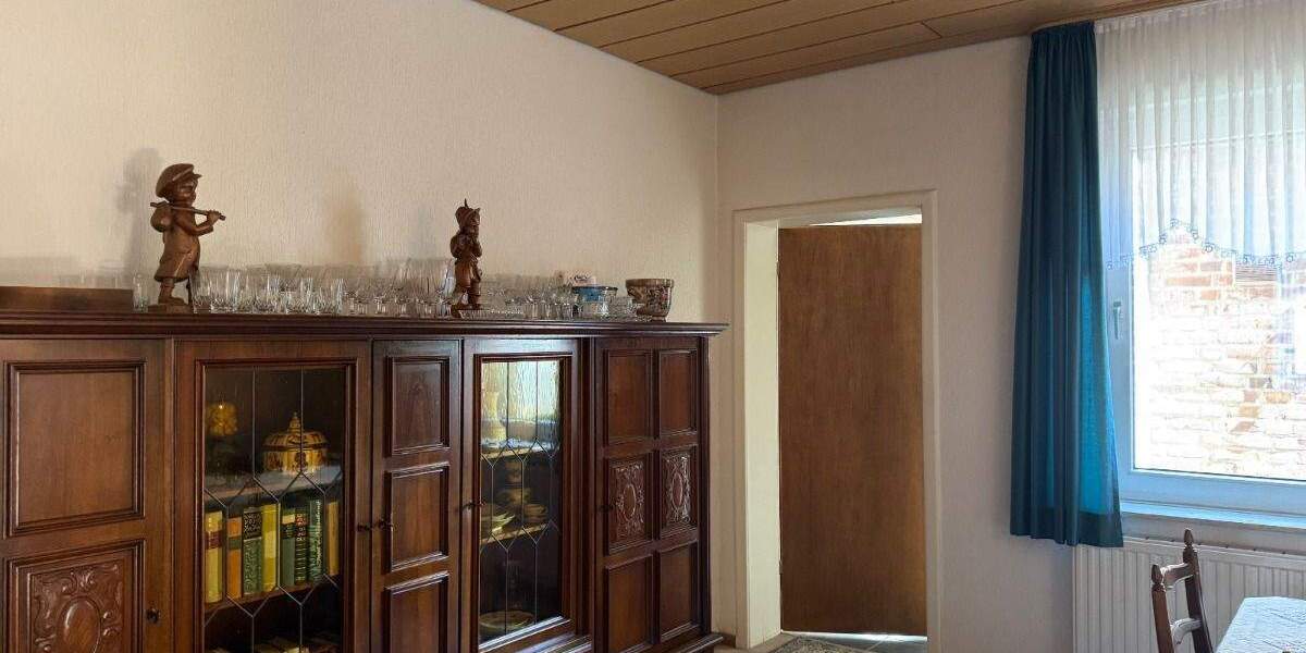 schönes, ruhig gelegenes Einfamilienhaus mit großem Garten zu verkaufen! 7 zimmer