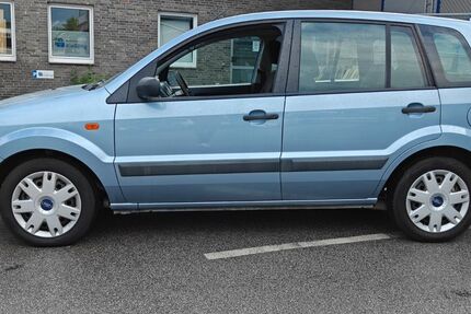 Ford Fiesta 174.523 km 1.690 &euro; Neuss 44162
