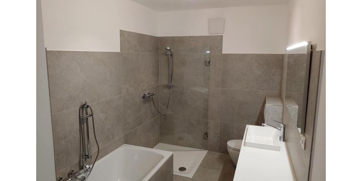 Bergheim Stadt, Souterrain Wohnung, 2 Zimmer Terrasse, Stellplatz 2 zimmer